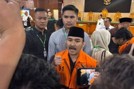 Bupati Bekasi Nonaktif Ade Kunang divonis 6 tahun penjara dan Hak politik dicabut 10 tahun