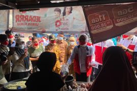 PMI Lampung--Pemkab Lamsel bagikan 10.000 masker antisipasi abu vulkanik