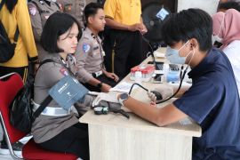 Bakti kesehatan Ditlantas Polda Kaltara hasilkan 50 kantong darah