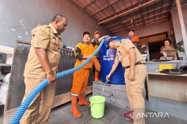 Pemkot Jaksel salurkan air gratis bagi warga terdampak musim kemarau
