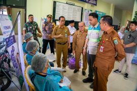 Operasi buta katarak Adaro, Mirhan kembali melihat harapan