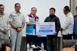 Jasaraharja Putera menyalurkan santunan bagi korban KM Virgo Transport 8