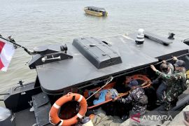 Kapal RBB Lanal Banjarmasin evakuasi 22 korban selamat KM Virgo