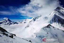 Pendaki tanpa pengalaman ketinggian terancam dilarang naik Everest