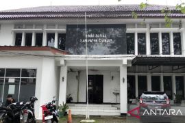 Dinsos Cianjur menunggu juknis bansos langsung ke rekening penerima