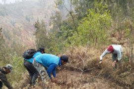 Tim gabungan tekan potensi titik api dari Gunung Butak kembali meluas