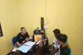 Polres Cimahi meringkus dua pelaku penganiayaan pria diduga ODGJ