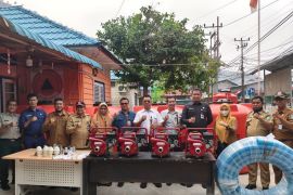 BRK Syariah perkuat kesiapsiagaan Anambas, serahkan pompa dan tangki air untuk masyarakat