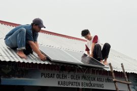 Ketika matahari menjadi sumber energi wisata Pulau Lemukutan