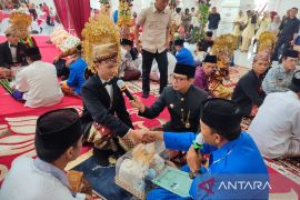 Fasilitas lengkap, 10 pasangan pengantin ikuti program nikah massal gratis di Kota Bengkulu