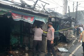 Polsek Banjarmasin Tengah selidiki kebakaran 14 toko di Pasar Lama
