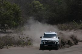 Uji ketangguhan Land Cruiser 300 Hybrid EV di Gumuk Pasir Yogyakarta