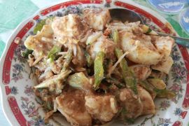 Sepiring rujak dan ingatan tentang kampung