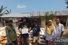 DKPP Belitung menyalurkan bantuan 36,8 ton pupuk organik petani lada
