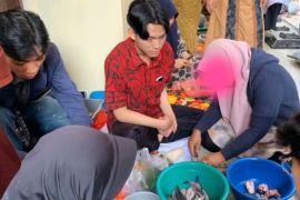 Tim IPB bekali sejumlah purna pekerja migran di Sukabumi hilirisasi budidaya lele