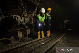 Merawat Lubang Tambang Pendidikan Pertama di Indonesia