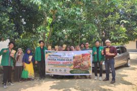 Unand dampingi UMKM Pisang Salai Badaruak "Audy's" naik kelas melalui Inovasi Kemasan dan Digital Marketing