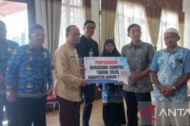 Pemkab Bangka Tengah tingkatkan IPM melalui program beasiswa SDMPKS