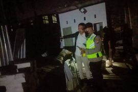 Satu orang tewas dalam kebakaran pabrik bata ringan di Lamongan