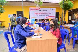 120 warga Muaro Jambi ikut layanan cek kesehatan gratis RS Bhayangkara