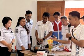 PLN UP3 Tobelo edukasi PLN Mobile dan keselamatan ketenagalistrikan di Kelurahan Darame