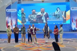 Mantan Menteri Dahlan Iskan semangati pelaku usaha Sulut