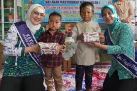 DKP Babel bagikan 120 paket makanan  berbasis ikan