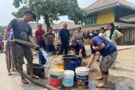Atasi Kekeringan, PLTU Banjarsari suplai 30 ribu liter air bersih