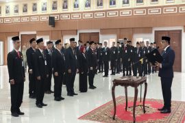 Bupati HSU lantik 13 pejabat di Gedung Abdul Wahid Amuntai