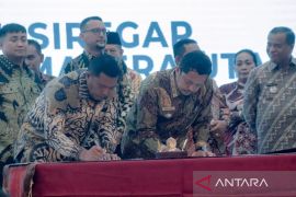 Bupati Paluta teken komitmen perbaikan tata kelola cegah korupsi