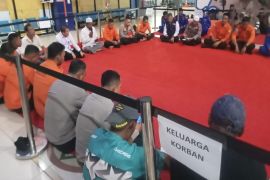 Polsek KPL Banjarmasin doa bersama kuatkan keluarga korban KM Virgo Transport 8