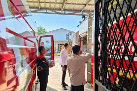 PT Timah salurkan air bersih untuk bantu sekolah di Pangkalpinang