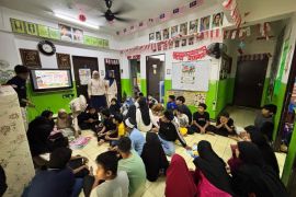 Tim dosen FKI UMS perkuat literasi informasi anak dan guru di Sanggar Belajar Kepong Malaysia