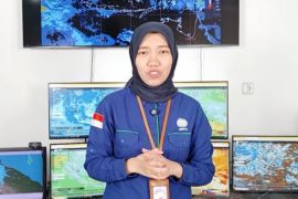 Minggu, Waspadai hujan disertai petir dan angin kencang di Sumut