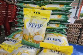 Bulog Natuna gandeng 61 pedagang guna jaga stabilitas harga beras