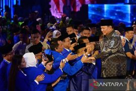 Presiden Prabowo membacakan dua pantun saat peringatan HUT Ke-28 PAN