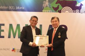 Pendiri Taman Safari Indonesia Jansen Manansang raih Golden Medal INOVETION Award 2026