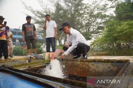 Pemkot Pontianak pasok 5 juta liter air tawar penuhi kebutuhan warga
