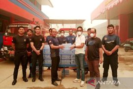 KORPRI Barito Utara salurkan 4.320 air mineral untuk petugas karhutla