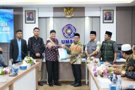 Penggabungan Ma'had Abu Ubaidah ke UMSU, Rektor serahkan SK dosen dan tendik