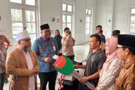Helmi serahkan bantuan produktif pulihkan ekonomi korban kebakaran