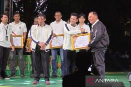 BHS terima penghargaan pembina olahraga perorangan berprestasi Jatim