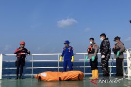 Tim SAR gabungan evakuasi satu korban KM Virgo Transport 8