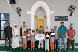 PLN UP2B Sumbagteng dan YBM PLN tebar kepedulian bagi Yatim Dhuafa di Momentum Hari Buruh