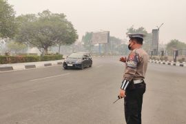 Polisi minta pengendara hidupkan lampu utama di tengah kabut asap