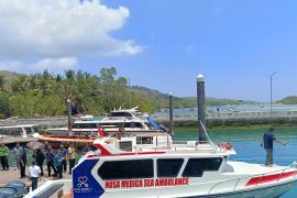 Ambulans laut percepat layanan kesehatan warga dan wisatawan di Nusa Penida-Lembongan