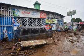 BMKG: Hujan lebat, 99 mm dalam semalam picu banjir bandang diSolok