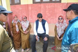 Guru SMA Pinogu minta tunjangan transportasi kepada gubernur