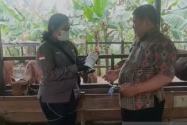 Disbunnak Kalimantan Barat periksa kesehatan ternak terdampak asap karhutla