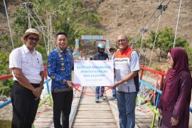 Jembatan Gantung Kaluppini Enrekang direhabilitasi Pertamina mulai difungsikan